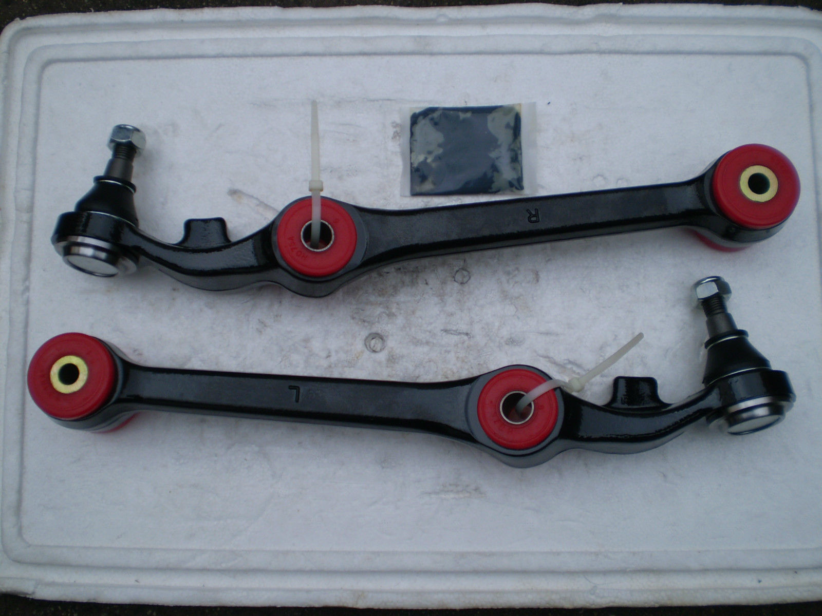 FRONT NOLATHANE LOWER CONTROL ARM'S SUIT HOLDEN COMMODORE VT VX VY VZ