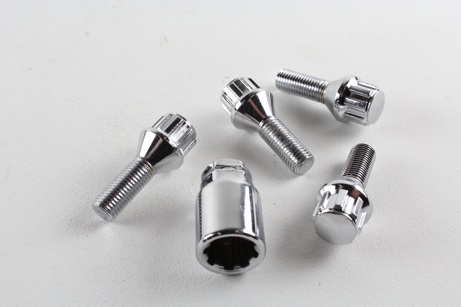 NICE CHROME WHEEL LOCK NUT SET WITH KEY M12 x 1.50 THREAD SIZE, CONE